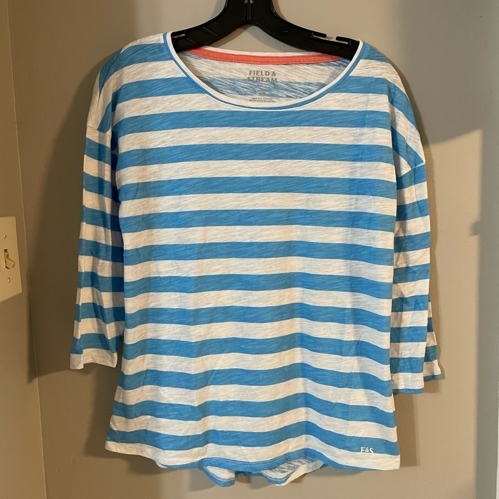 Field & Stream White And Blue Stripped Lightweight Top-3/4 Length Sleeve- MEDIUM